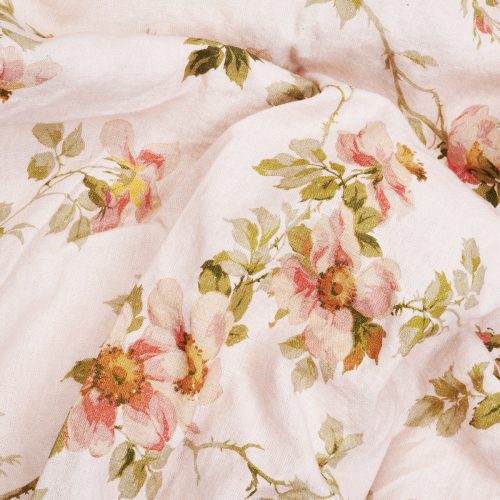 0032 PigletinBed FieldRose CottonBedding PastelCream Detail2 43ba8ea8 97f1 4f15 8d3e eb98cd4603af