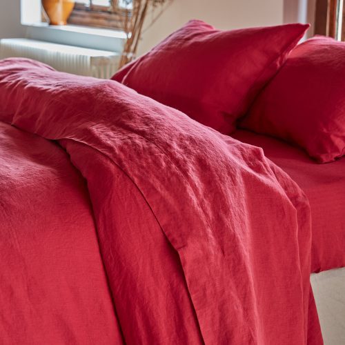 Fuschia Bedding Lifestyle Web 1300x1300 3