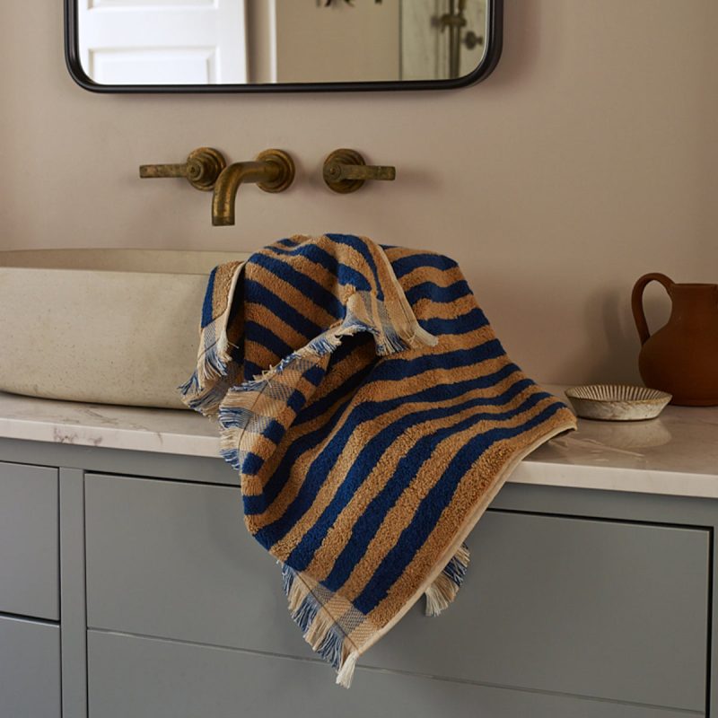 Pembroke Towels Web 0003 PigletinBed CottonTowels BluePorcini Lifestyle 4 e2dc8c60 f72c 4dd1 8970 c7a057766245