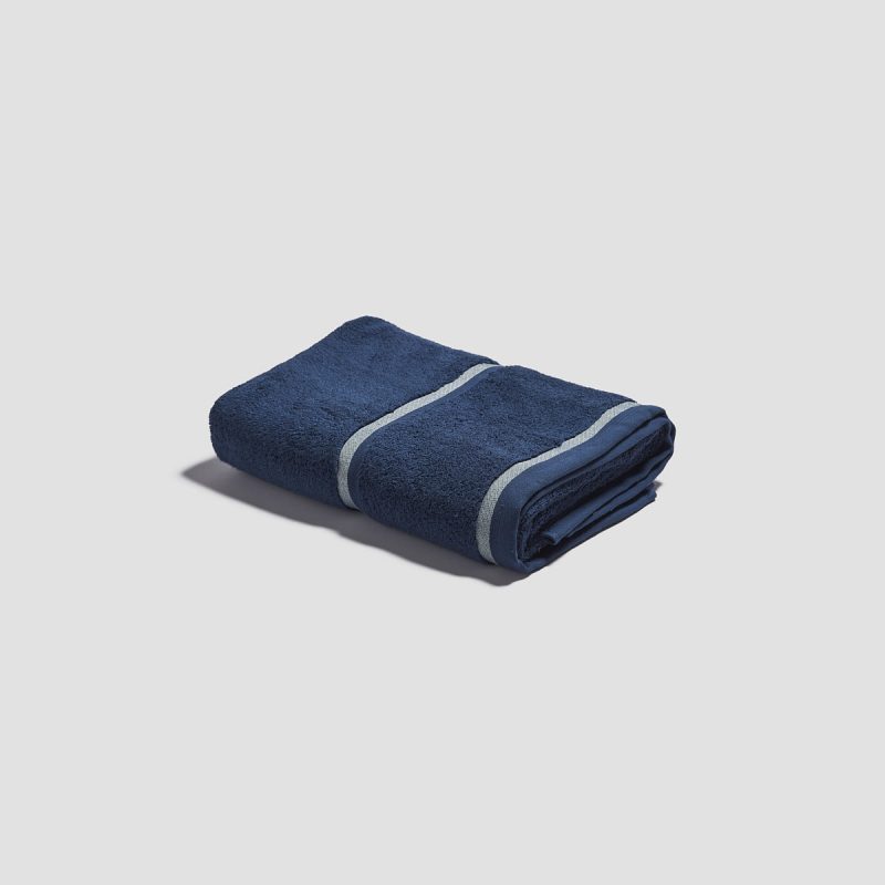 PigletinBed BathroomCollection BathTowel MoonlitBlue 1 greyBG 168998fa acf6 4c2f 98bb 6270852cd708