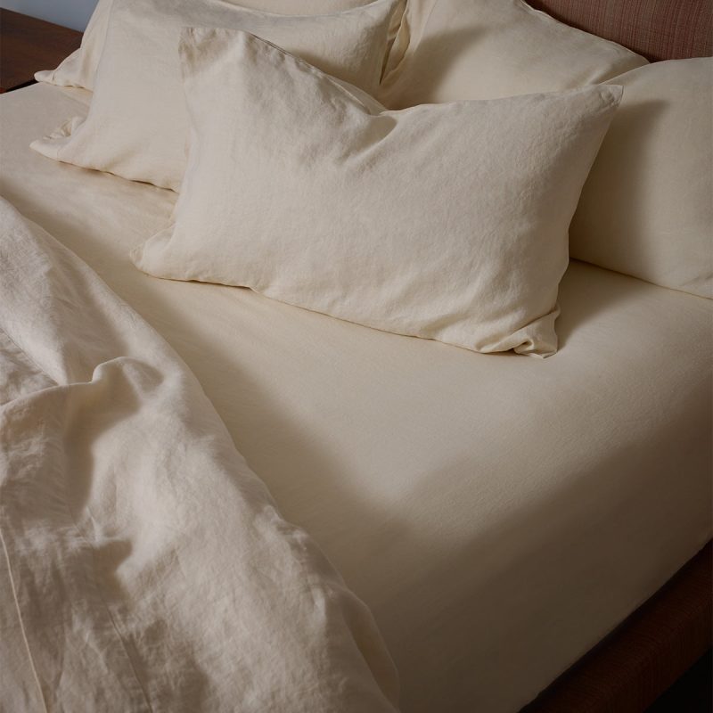 PigletinBed LinenBedding FittedSheet Blonde Lifestyle 1