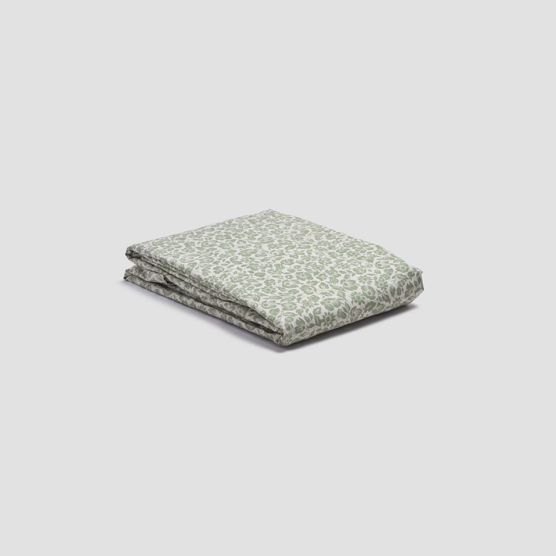 PigletinBed WashedCottonFittedSheet PearMeadowFloral 1 greyBG 29cbef63 29b0 4748 9ef7 1752805a531c