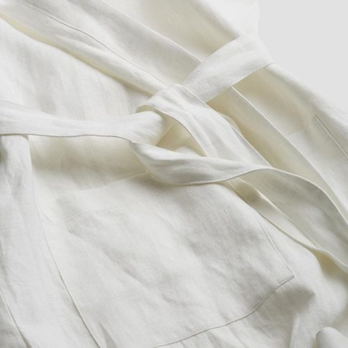 White Robe 6a f7c88de5 1e36 46a3 a588 a1d3a8dc662e